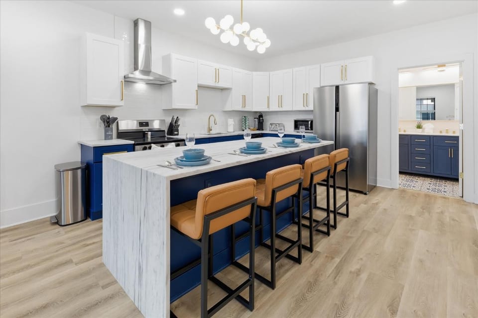 Newly Renovated 4 BR near downtown Indy w Garage House in Indianapolis