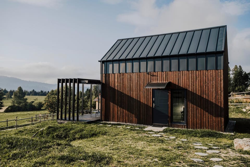 Property building, Spring, Day, Natural landscape, Garden, Garden view, Mountain view