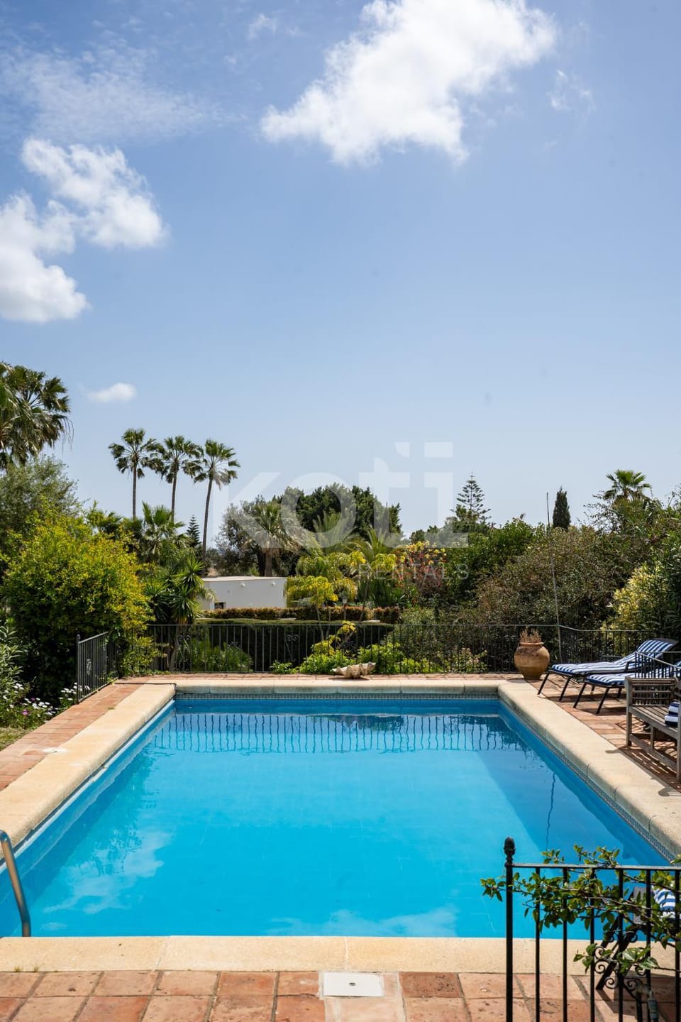 Swimming pool, sunbed