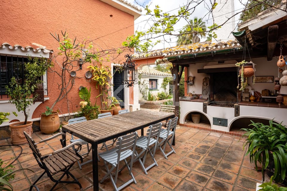 Patio, BBQ facilities, View (from property/room), Dining area