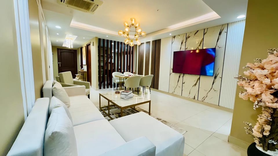 TV and multimedia, Living room, Seating area, air conditioner