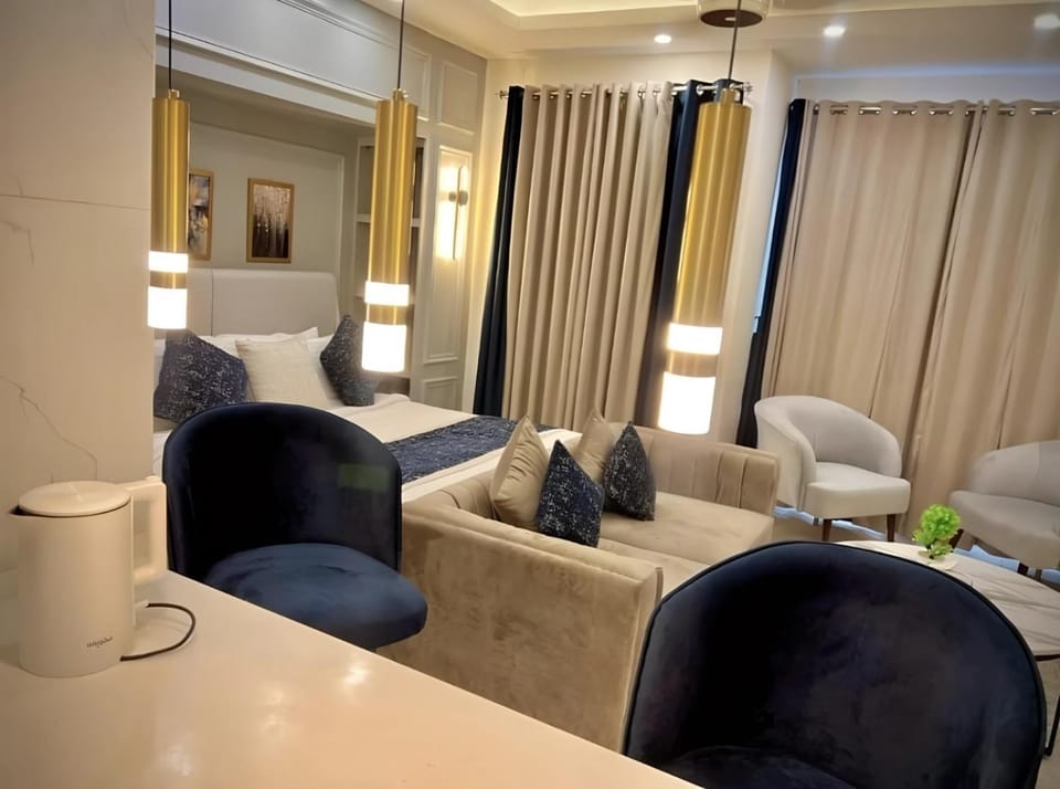 Living room, Seating area
