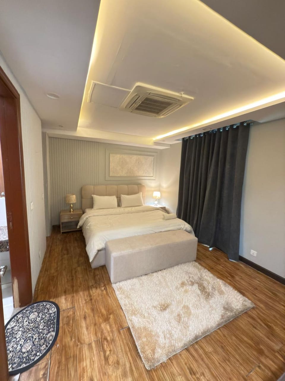 Bed, Photo of the whole room, Bedroom, air conditioner