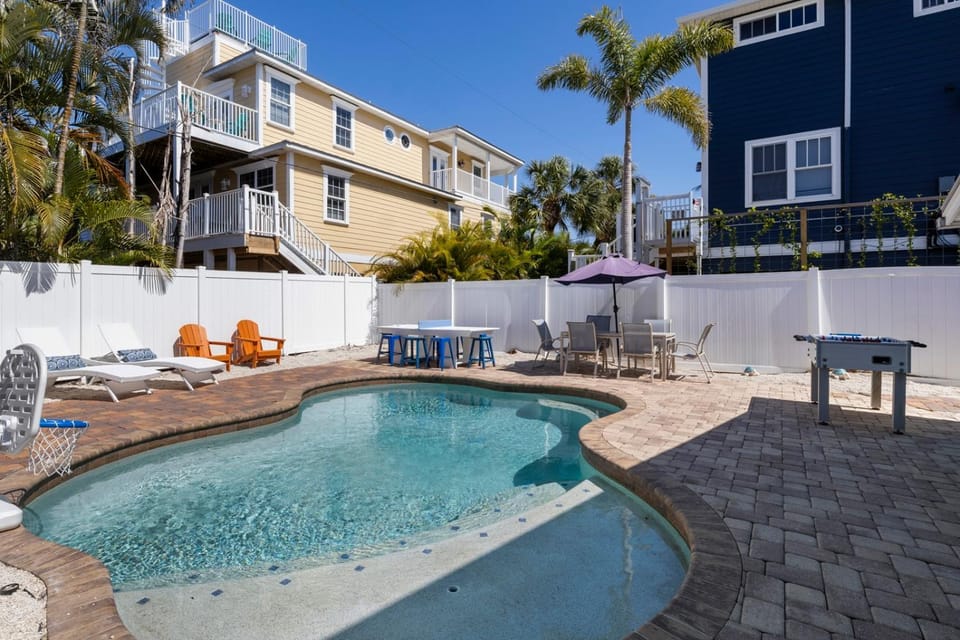 Turtle Tracks - 1 Block to Beach! Pool by Anna Maria Life Vacation Rentals House in Holmes Beach