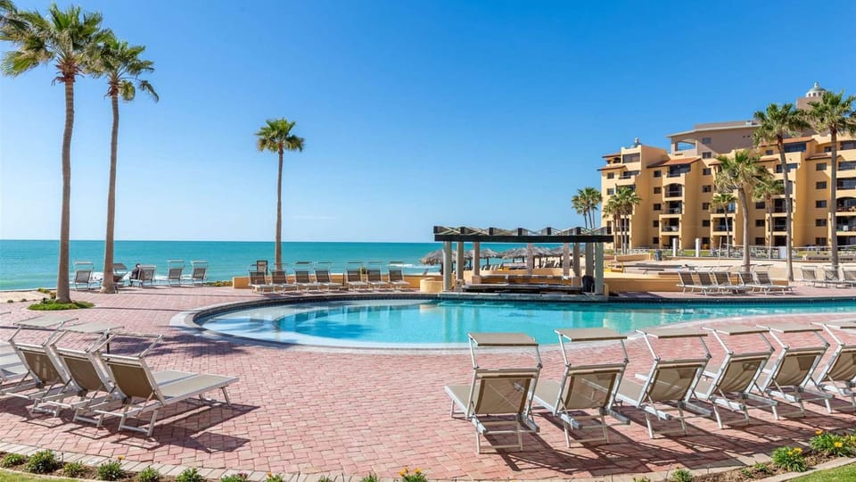 Comfy & Updated 4th Floor Condo Princesa E-401 House in Rocky Point