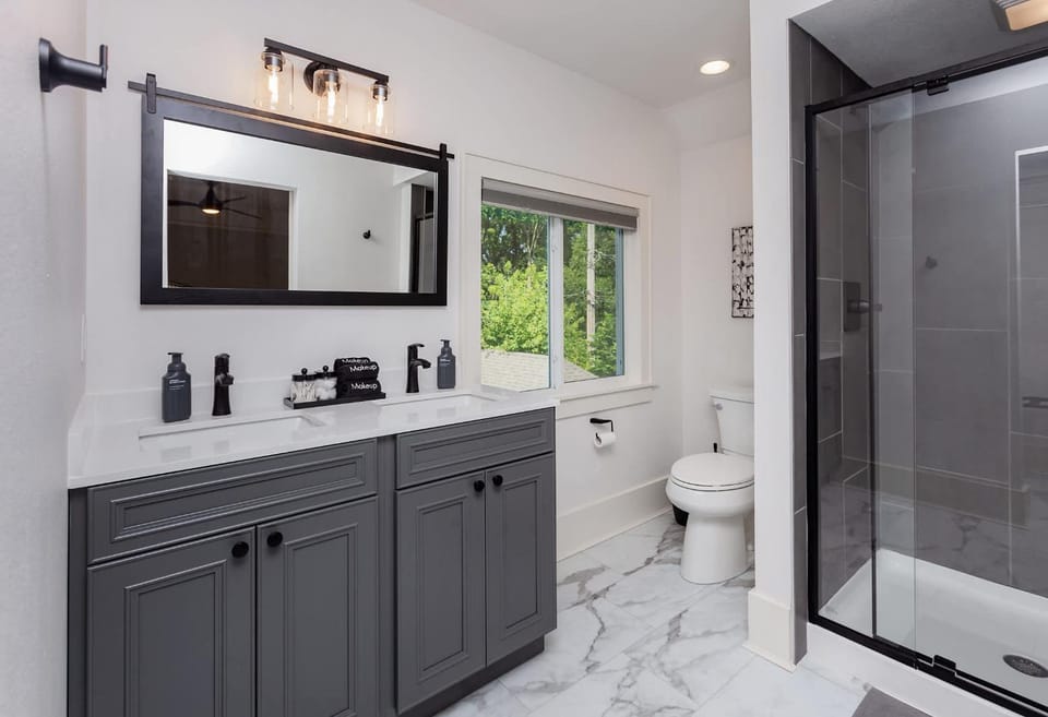Charming 3BR Modern Retreat House in Ames