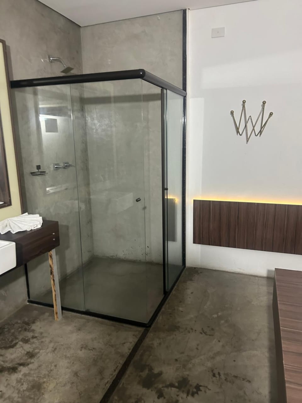 Lindo quarto com uma cama super espaçosa, quarto com o banheiro de banho e o de uso pessoal separados Apartment in Sao Paulo City