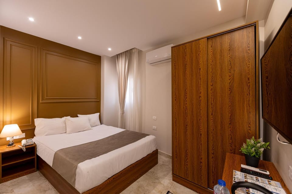 Bed, TV and multimedia, Photo of the whole room, Bedroom, wardrobe