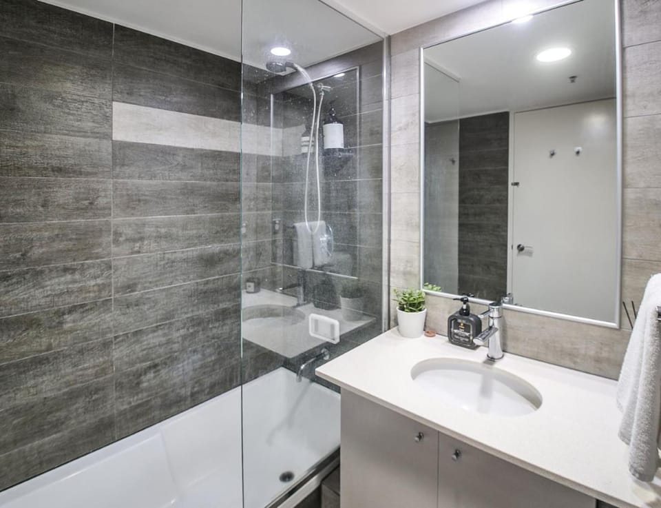 Bathroom, Bath, towels