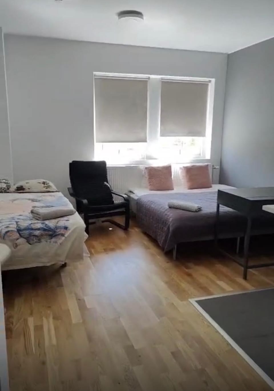 Bed, Living room, Photo of the whole room, Seating area, Bedroom