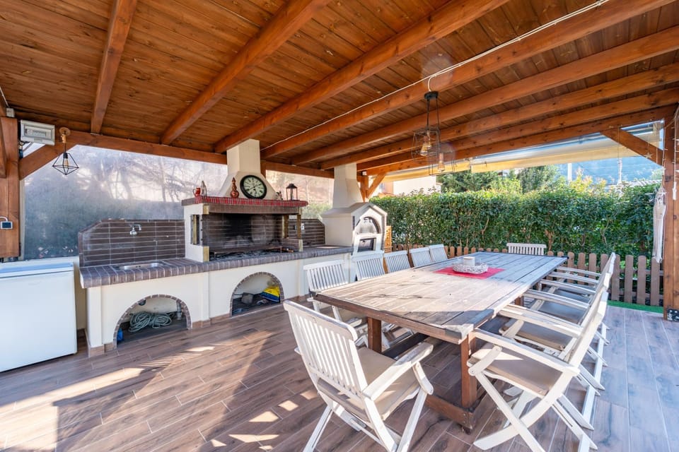 Patio, Day, BBQ facilities, View (from property/room), Dining area