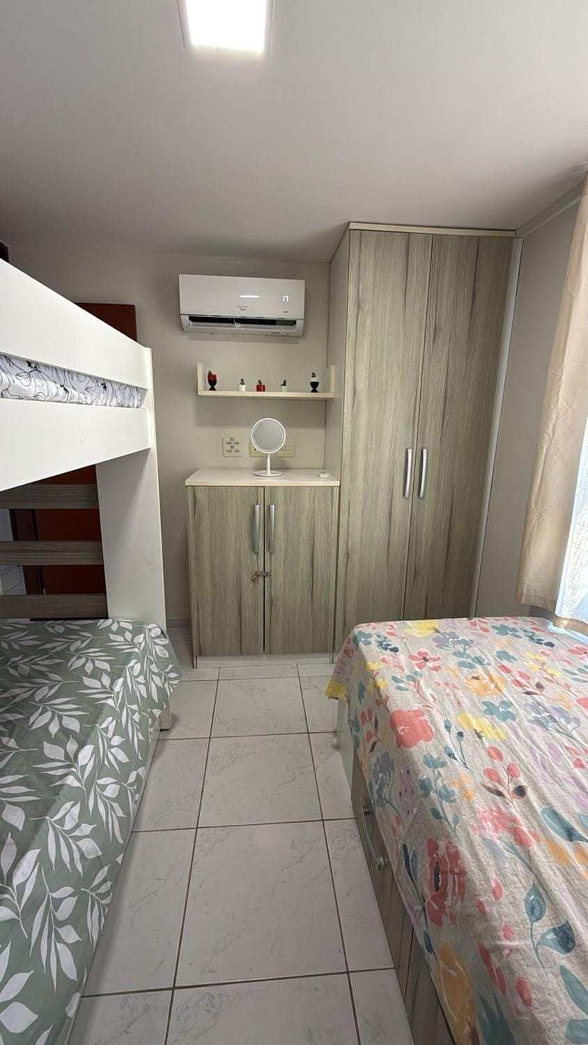 Apê completo no Bessa | 2 quartos, varanda, p/5p Apartment in Cabedelo