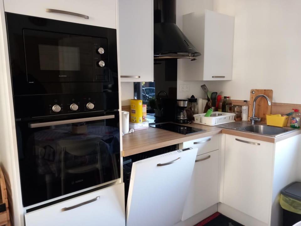 Coffee/tea facilities, dishwasher, stove