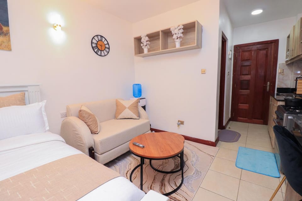 Bed, TV and multimedia, Living room, Photo of the whole room, Seating area, Dining area, Bedroom