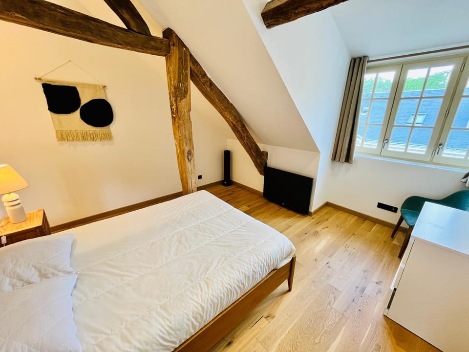Bed, Photo of the whole room, Bedroom