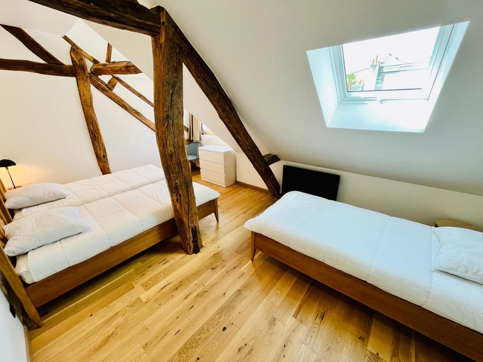 Bed, Photo of the whole room, Bedroom