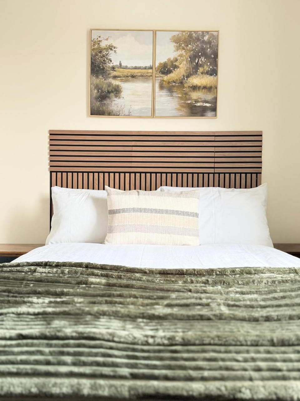 5BR Contractors Stay with Parking, Shops, Sleeps 7 Apartment in Royal Leamington Spa