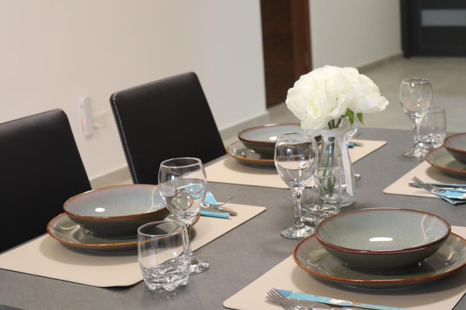 Ocean Breeze Apartment, Sleeps 6, Family-Friendly Apartment in Saint Paul's Bay