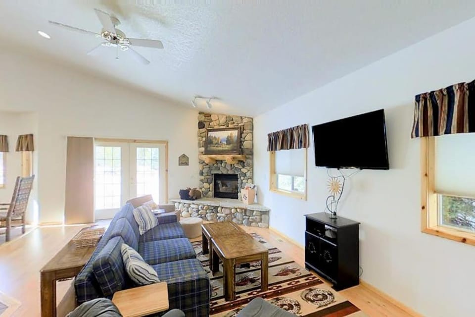 The Timber Inn Golf Beach Access Patio House in McCall