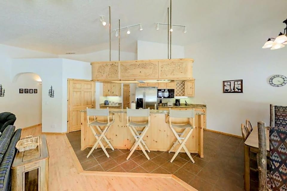 The Timber Inn Golf Beach Access Patio House in McCall