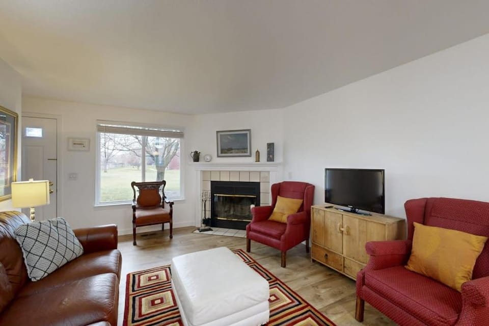Private Townhome - Mountain Views & 2 Baths House in Boise