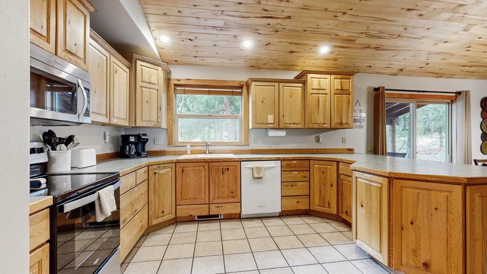 Welcoming Retreat - Walk to Town & Payette Lake House in McCall