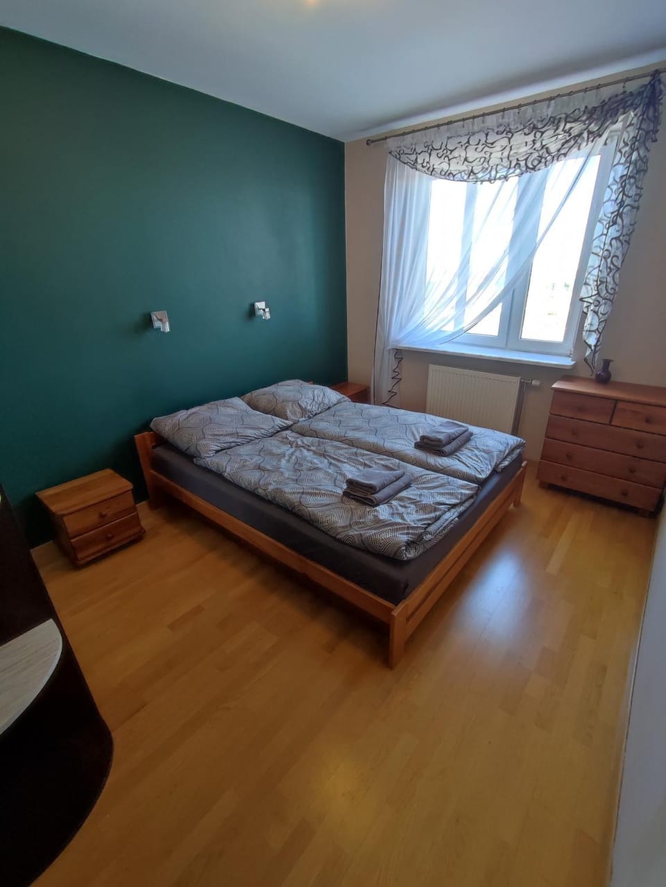 Bed, Photo of the whole room, Bedroom, towels