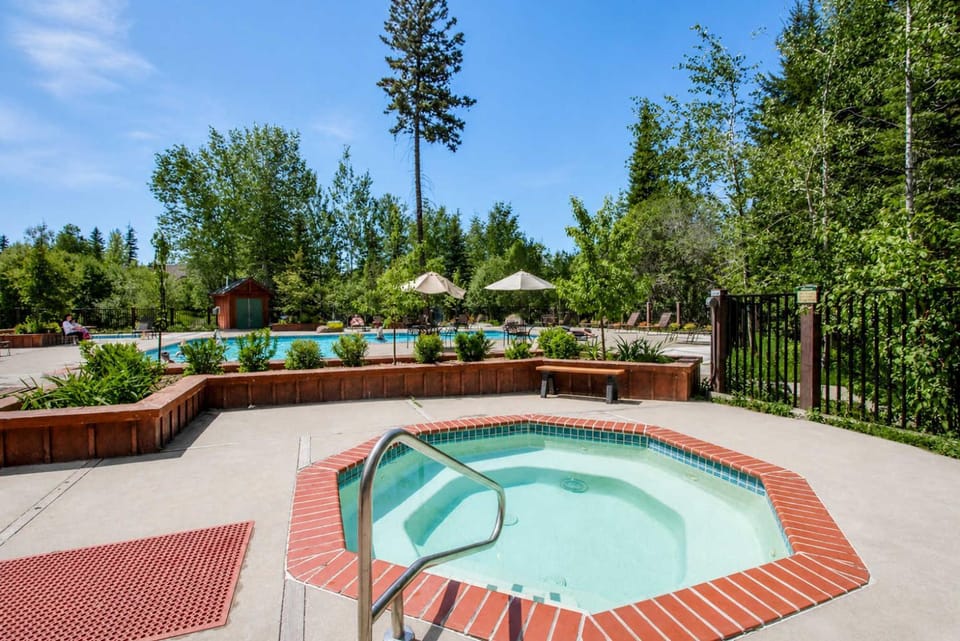 Spring Mountain Condo Pool Gym Slopes House in McCall