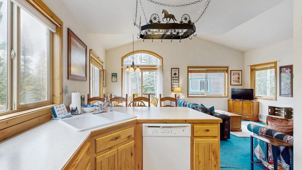 Spring Mountain Condo Pool Gym Slopes House in McCall