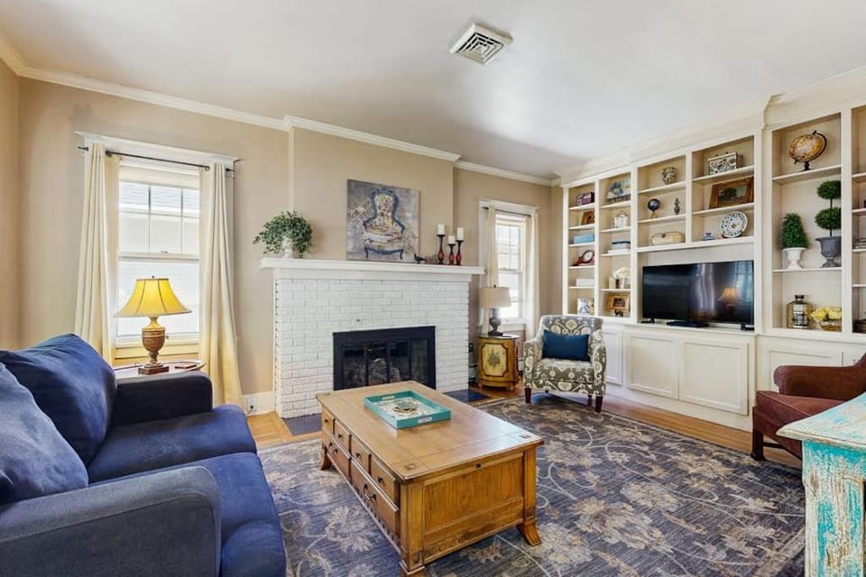Historic Craftsman Yard Patio & Fireplace House in Boise