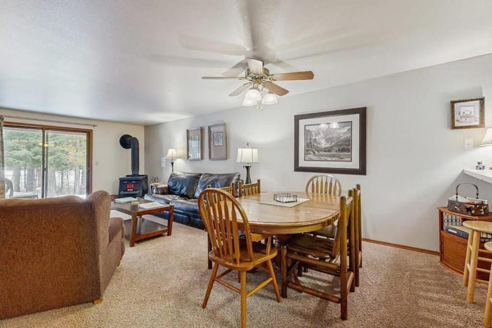 Golf Course Retreat - Pool Access Lake Views House in McCall