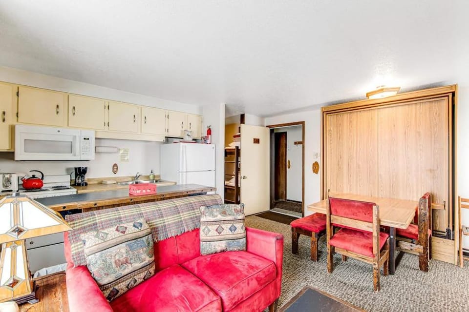 Mountain Condo Ski Access & Sunset Deck House in Idaho