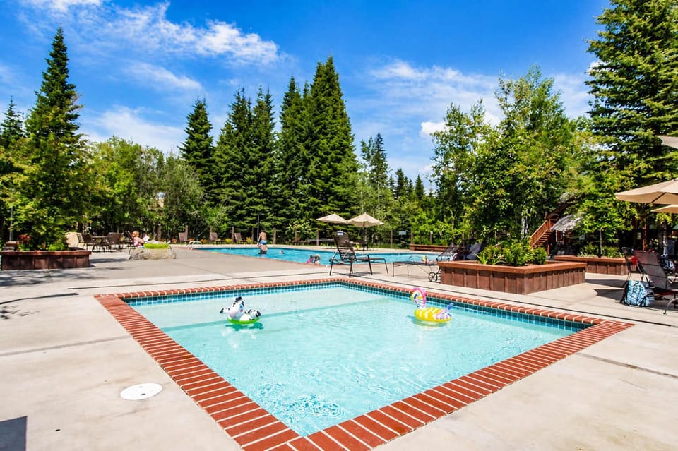 Rustic Retreat Near Lake & Golf Course House in McCall