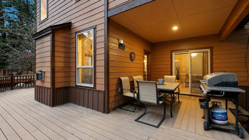 Rustic Retreat Near Lake & Golf Course House in McCall