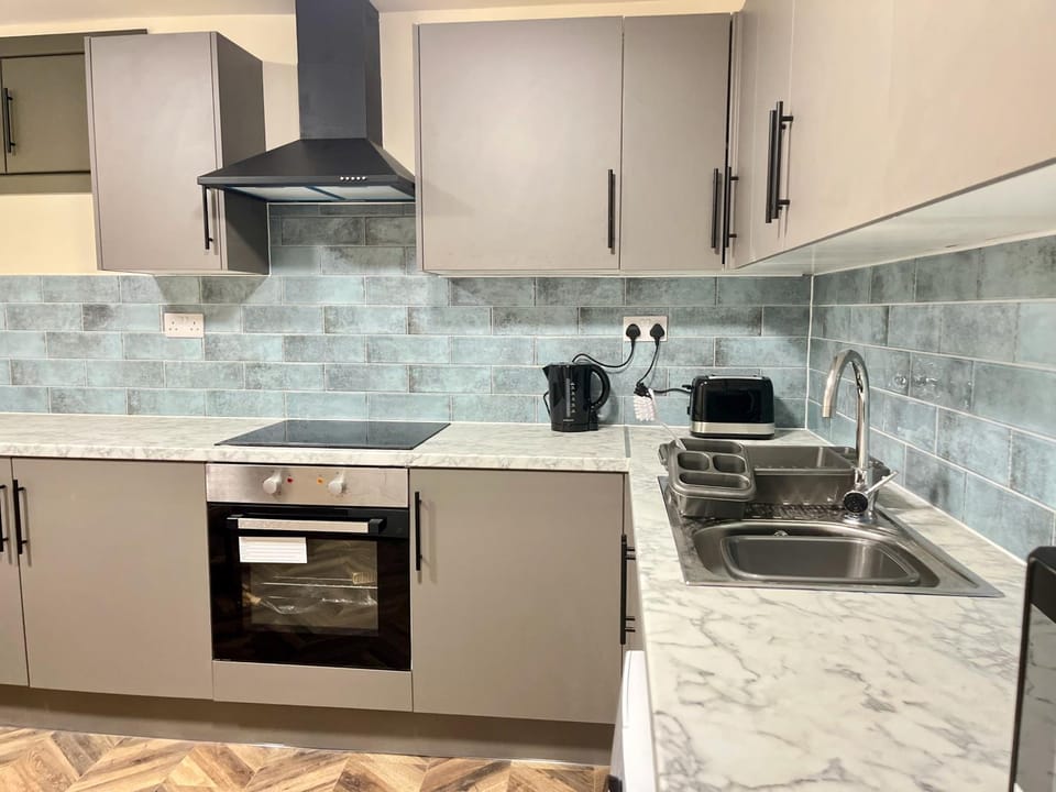 Kitchen or kitchenette, Communal kitchen, oven, stove