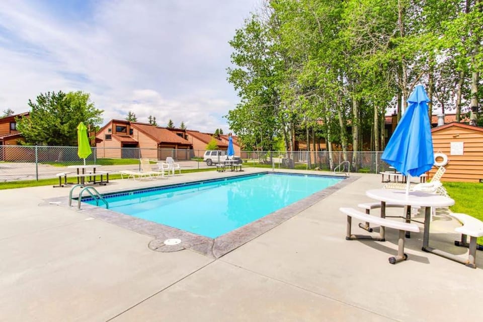 Bright McCall Retreat - Pool Hot Tub & Fitness House in McCall