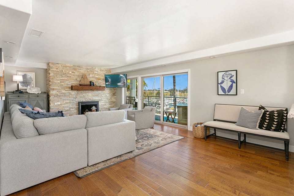 Anchored in the Harbor - a 3 bedroom penthouse in Oceanside, perfect for up to 6 guests House in Oceanside