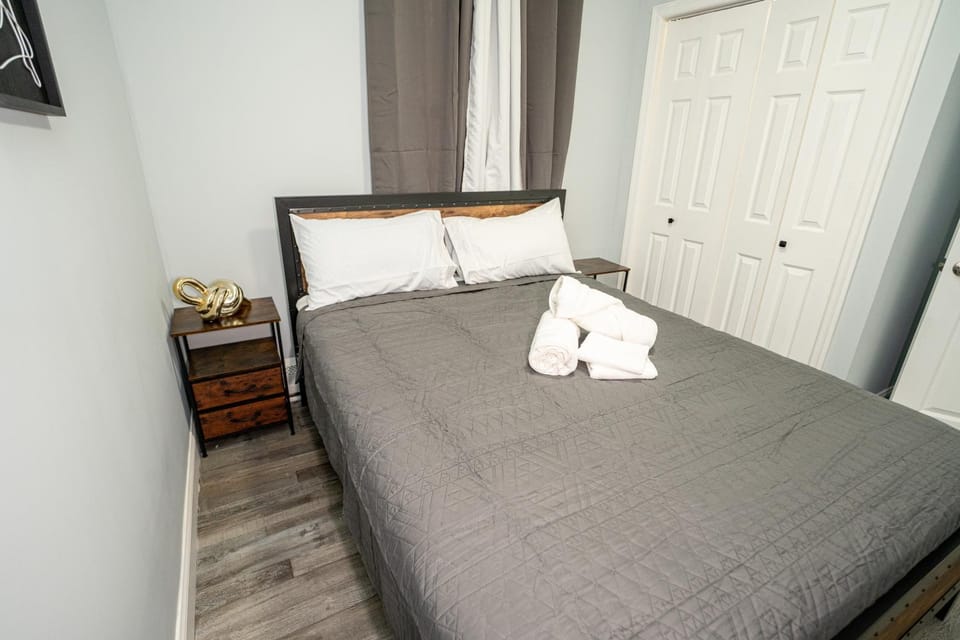 Bed, Bedroom, towels, wardrobe