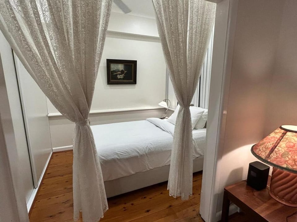 Lindfield 4 Bedroom Cottage House House in Sydney