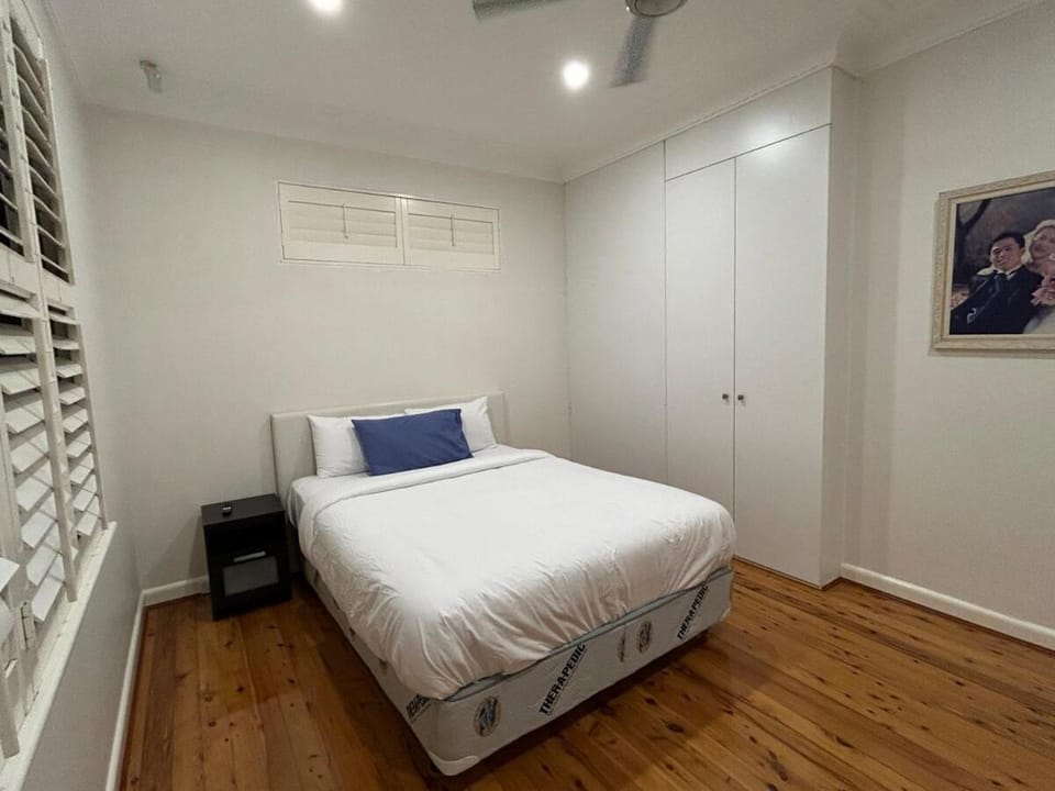 Lindfield 4 Bedroom Cottage House House in Sydney
