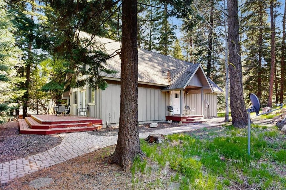 Quiet Home Near Golf - Pool & Hot Tub Access House in McCall