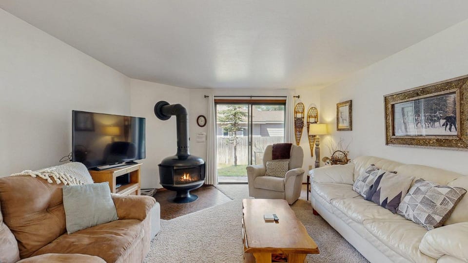 Lake Town Access Deck Pool Wood Stove House in McCall
