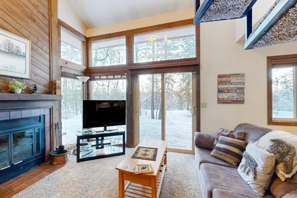 Cozy McCall Condo With Deck and Wood Fireplace House in McCall