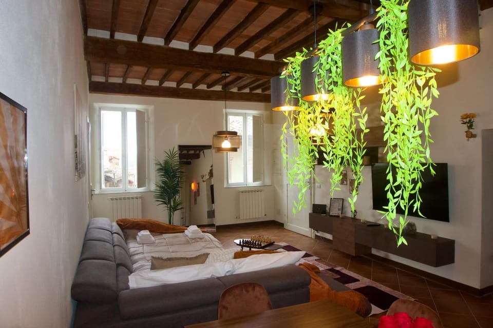 Bed, TV and multimedia, Living room, Photo of the whole room, Seating area, Bedroom, towels