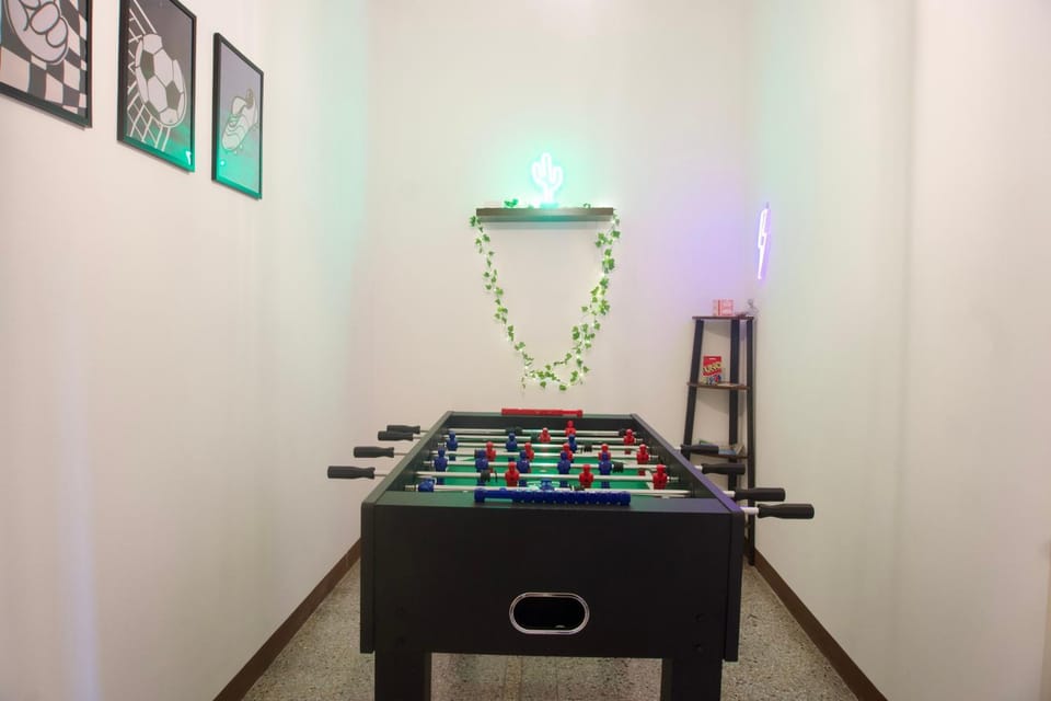 Billiard, Game Room