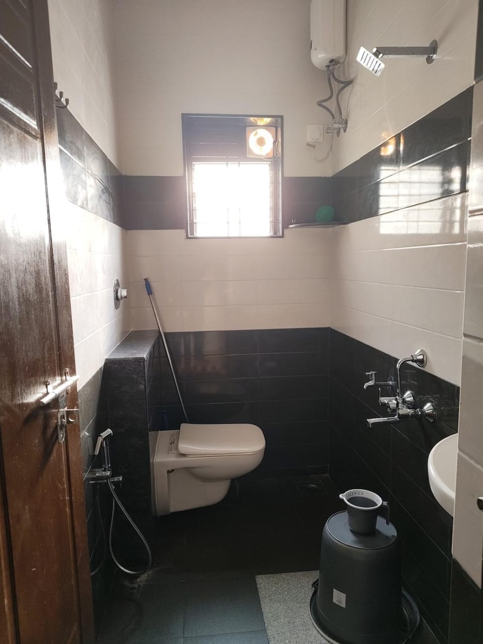 Shower, Toilet