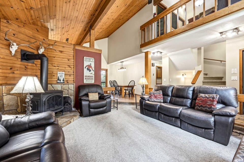 McCall Retreat Near Payette Lake & Brundage House in McCall