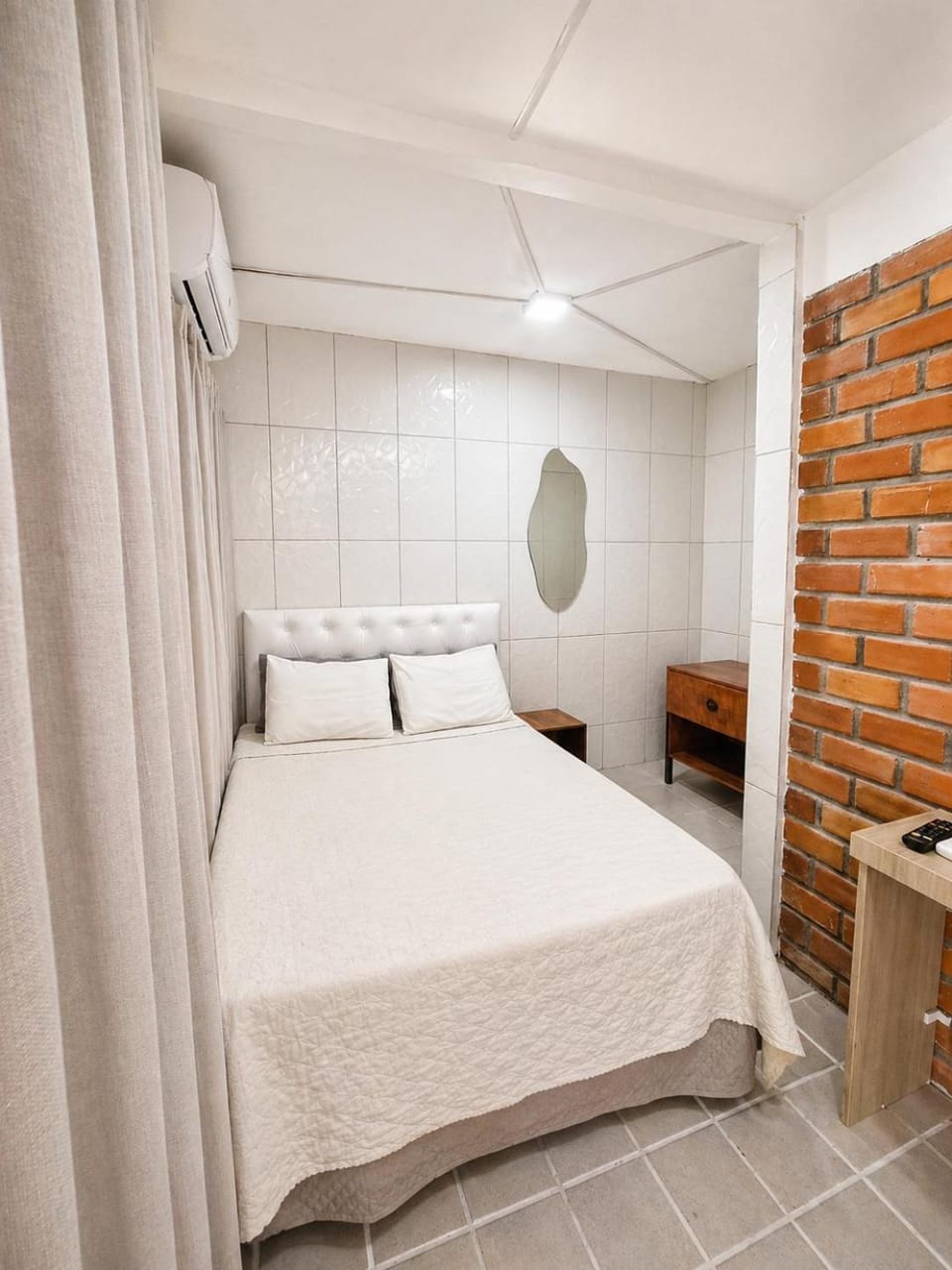 Photo of the whole room, Bedroom, air conditioner