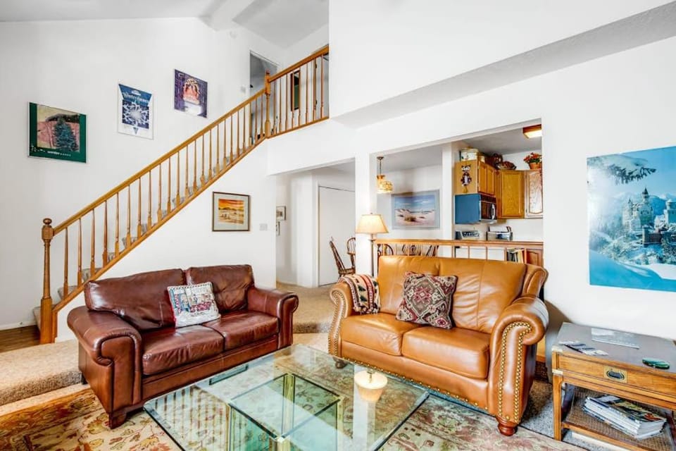 Lakefront McCall Retreat with Sunroom & Tub House in McCall