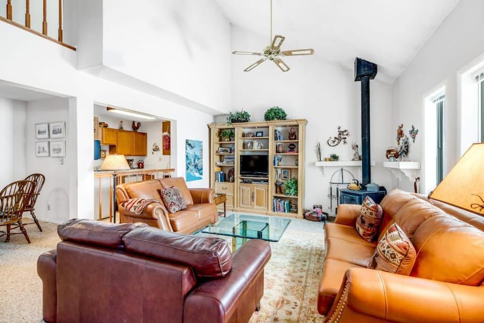 Lakefront McCall Retreat with Sunroom & Tub House in McCall